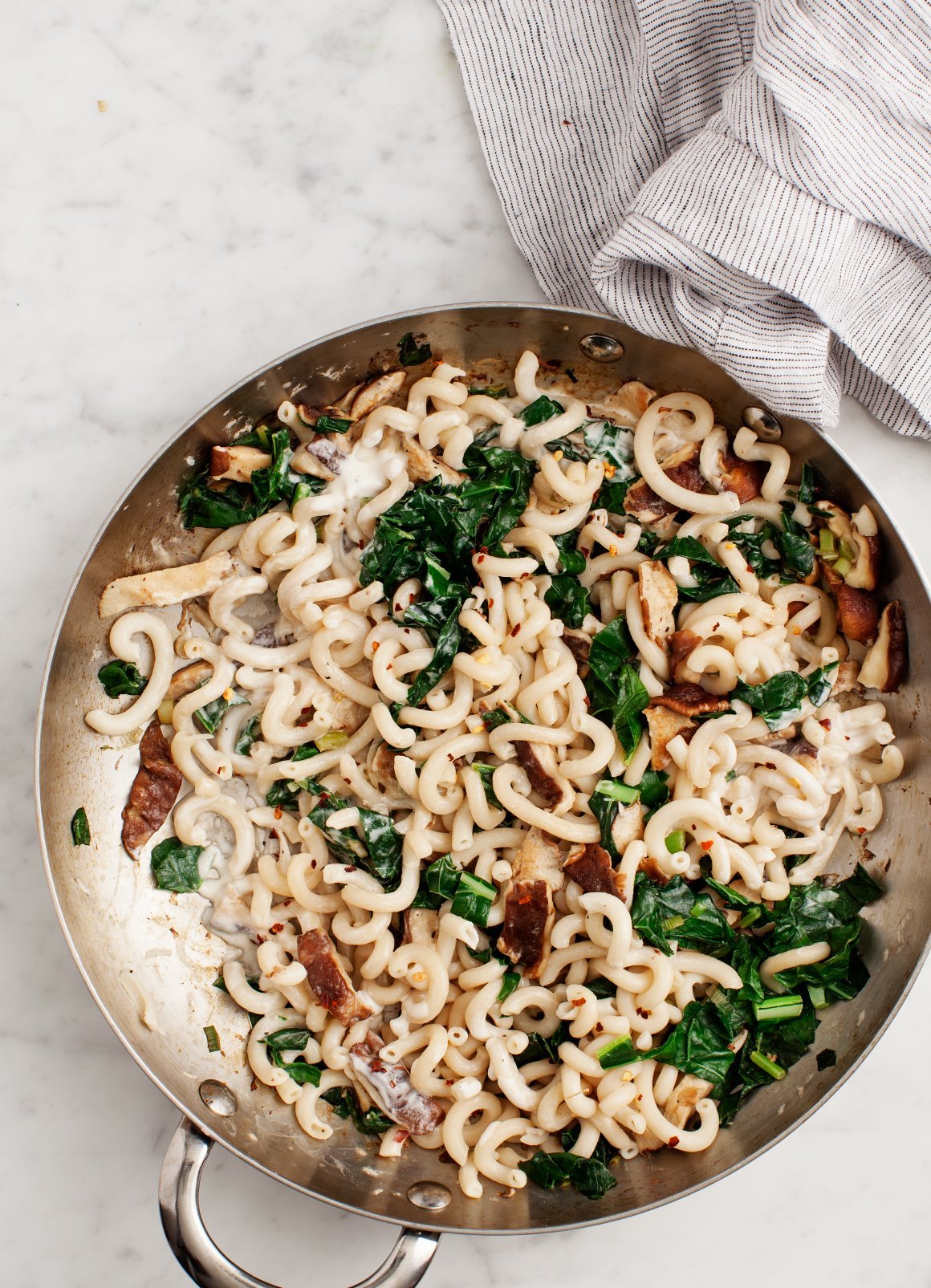 Kremalı Shiitake ve Kale Soslu Makarna (Fusilli)